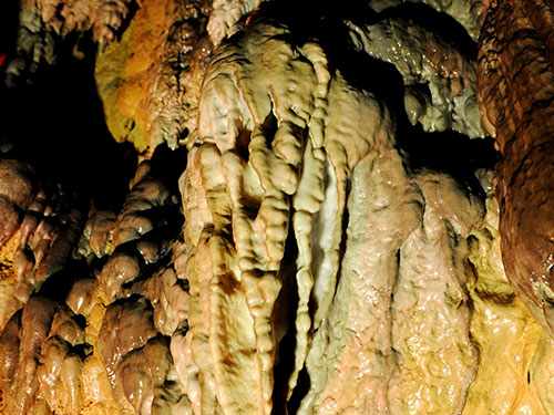 鐘(zhōng)鼓溶洞